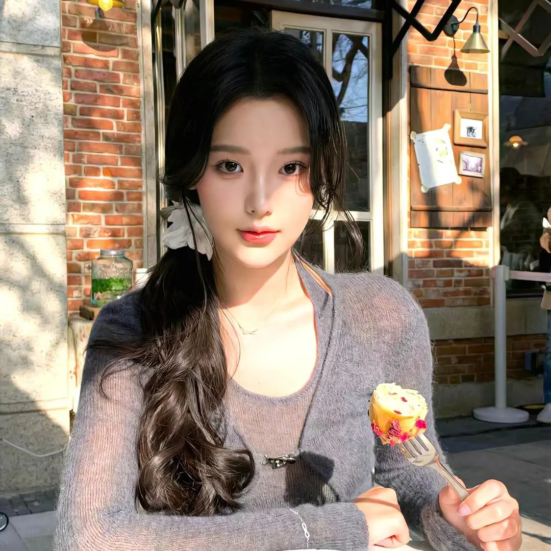 院子里的女人
